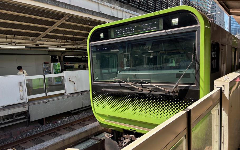 Yamanote Line train